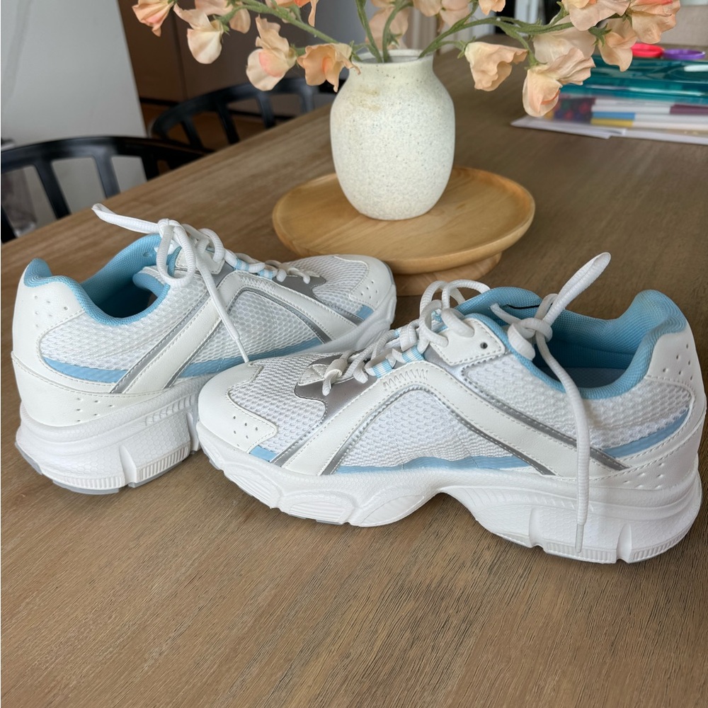 CONZURI White and Blue Athletic Shoes 8.5